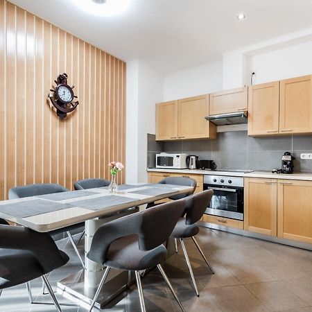 Bpr Timber Loft Home With Balcony ブダペスト エクステリア 写真