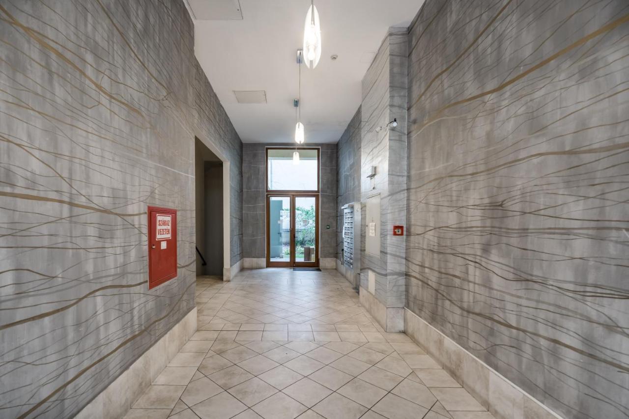 Bpr Timber Loft Home With Balcony ブダペスト エクステリア 写真