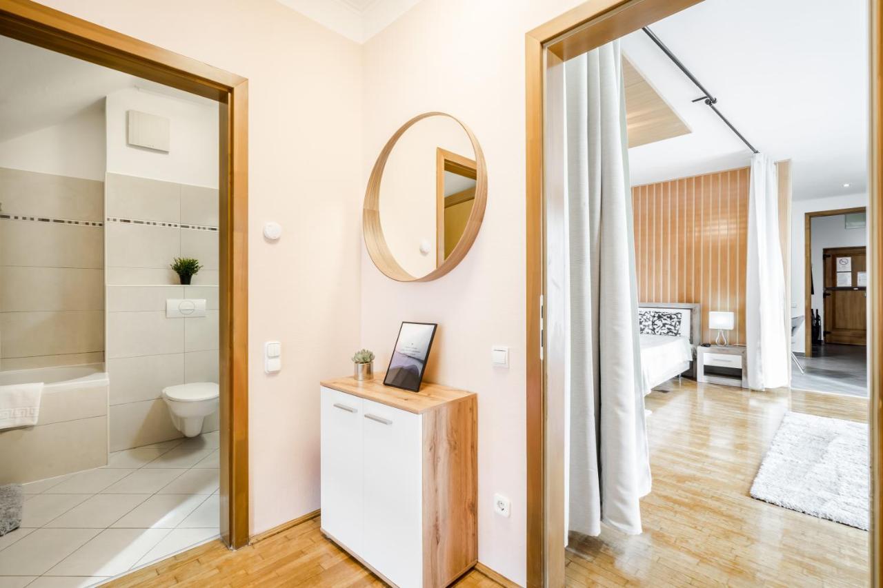 Bpr Timber Loft Home With Balcony ブダペスト エクステリア 写真