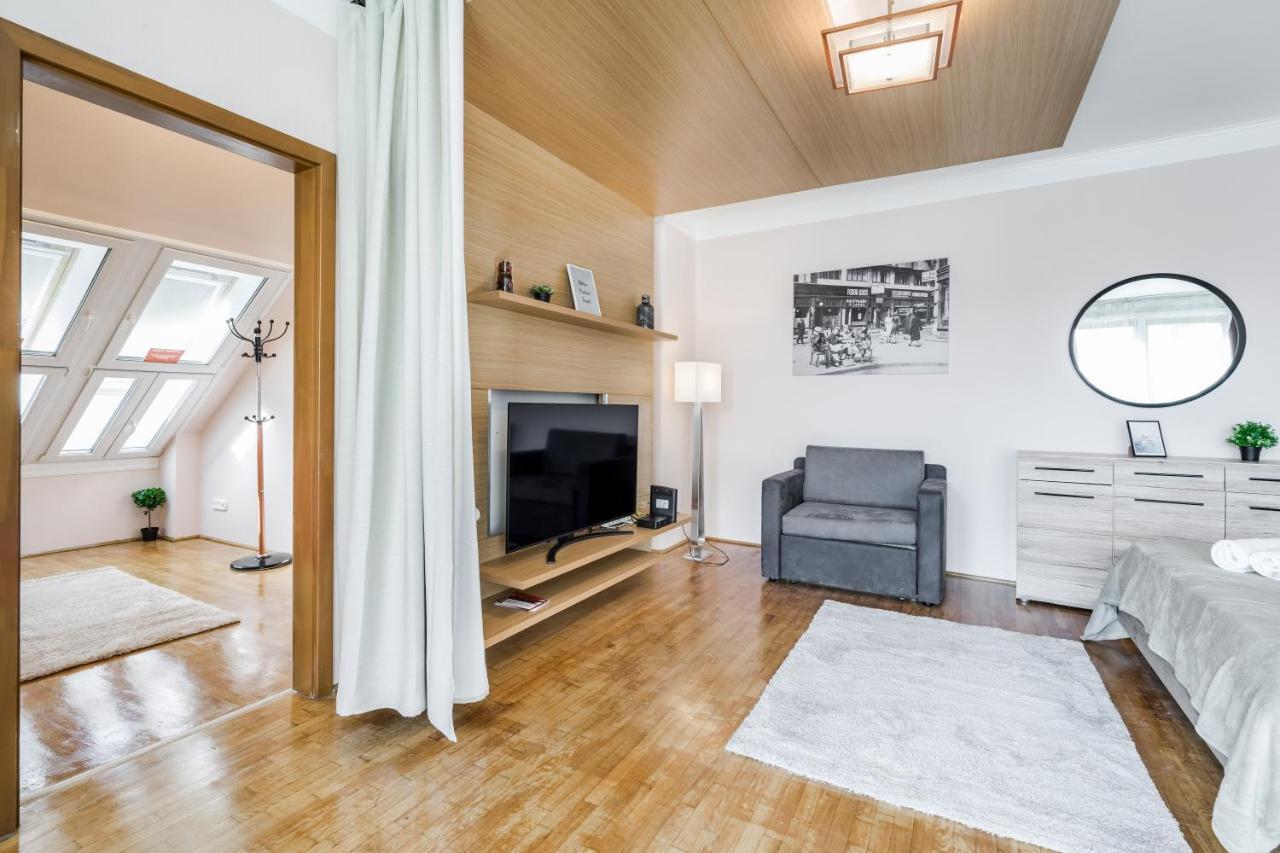 Bpr Timber Loft Home With Balcony ブダペスト エクステリア 写真