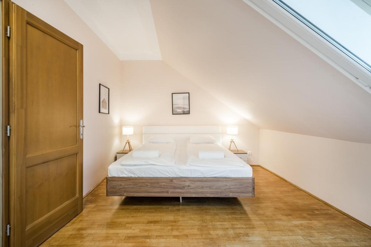 Bpr Timber Loft Home With Balcony ブダペスト エクステリア 写真
