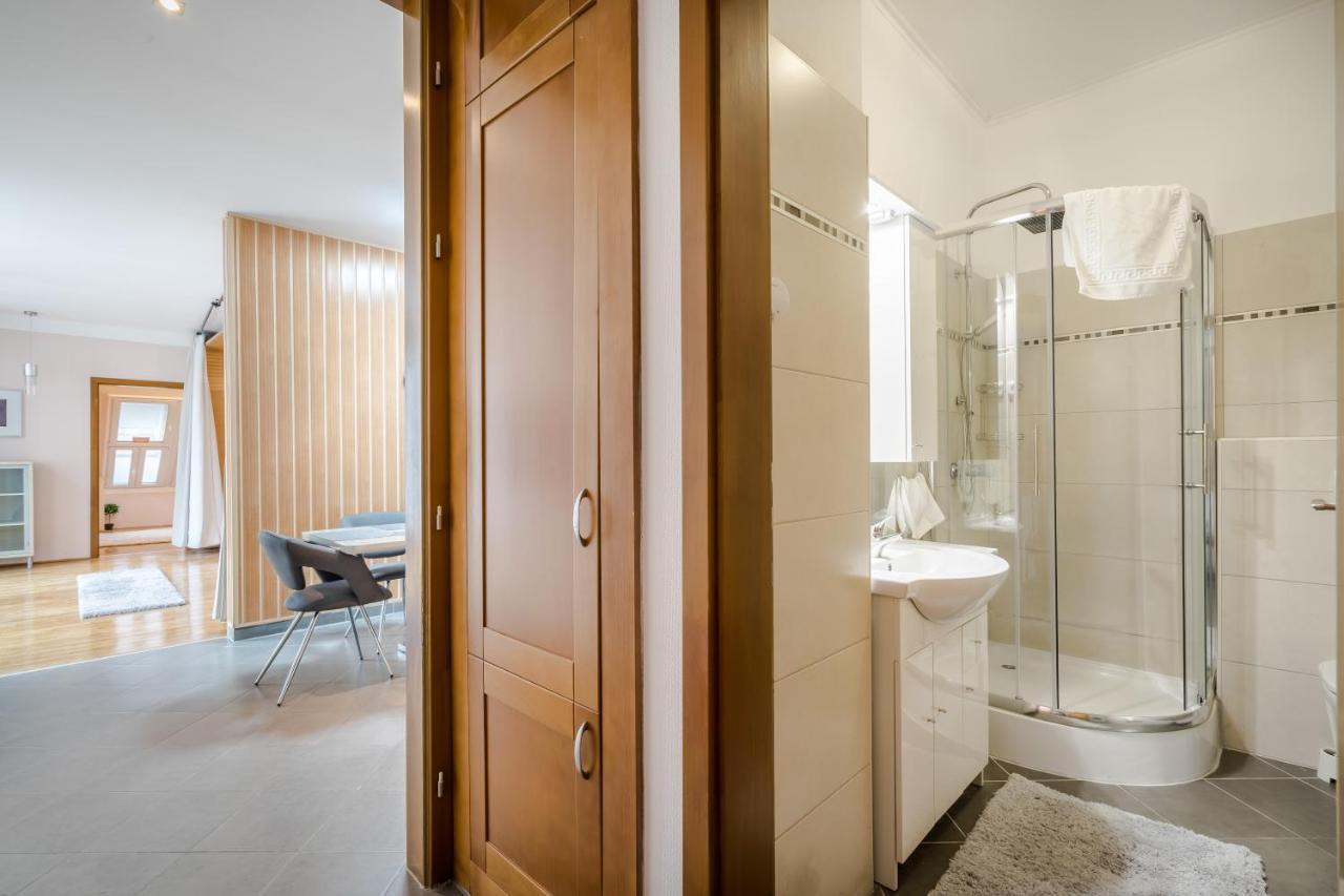 Bpr Timber Loft Home With Balcony ブダペスト エクステリア 写真