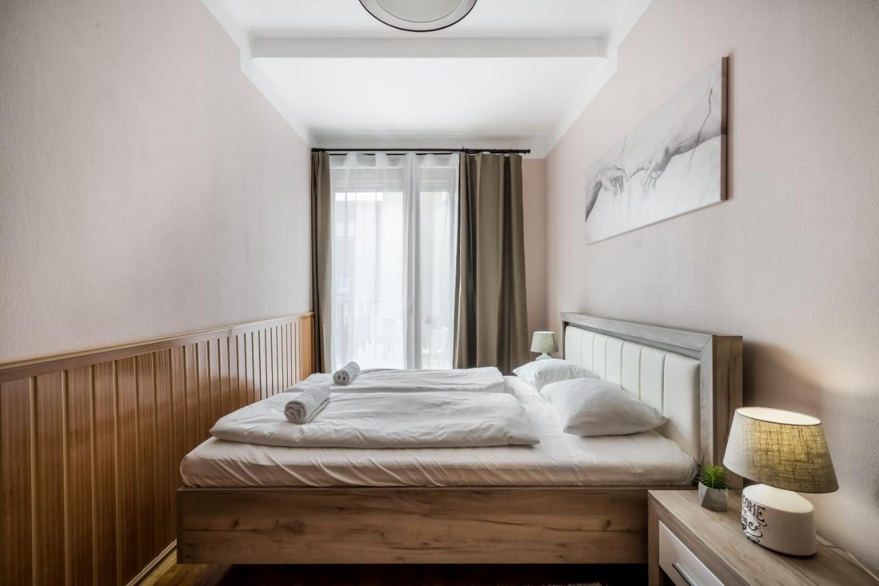 Bpr Timber Loft Home With Balcony ブダペスト エクステリア 写真