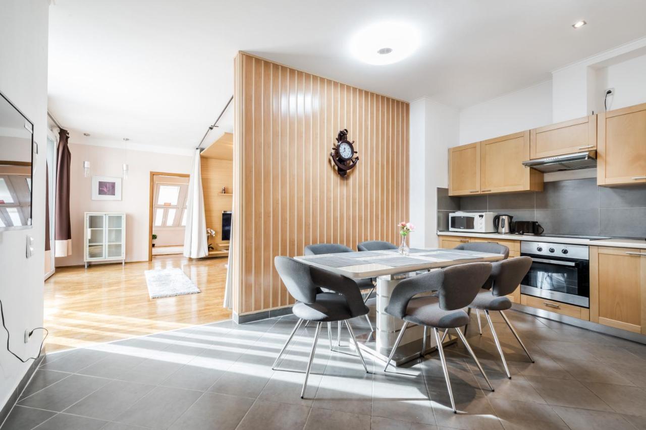 Bpr Timber Loft Home With Balcony ブダペスト エクステリア 写真