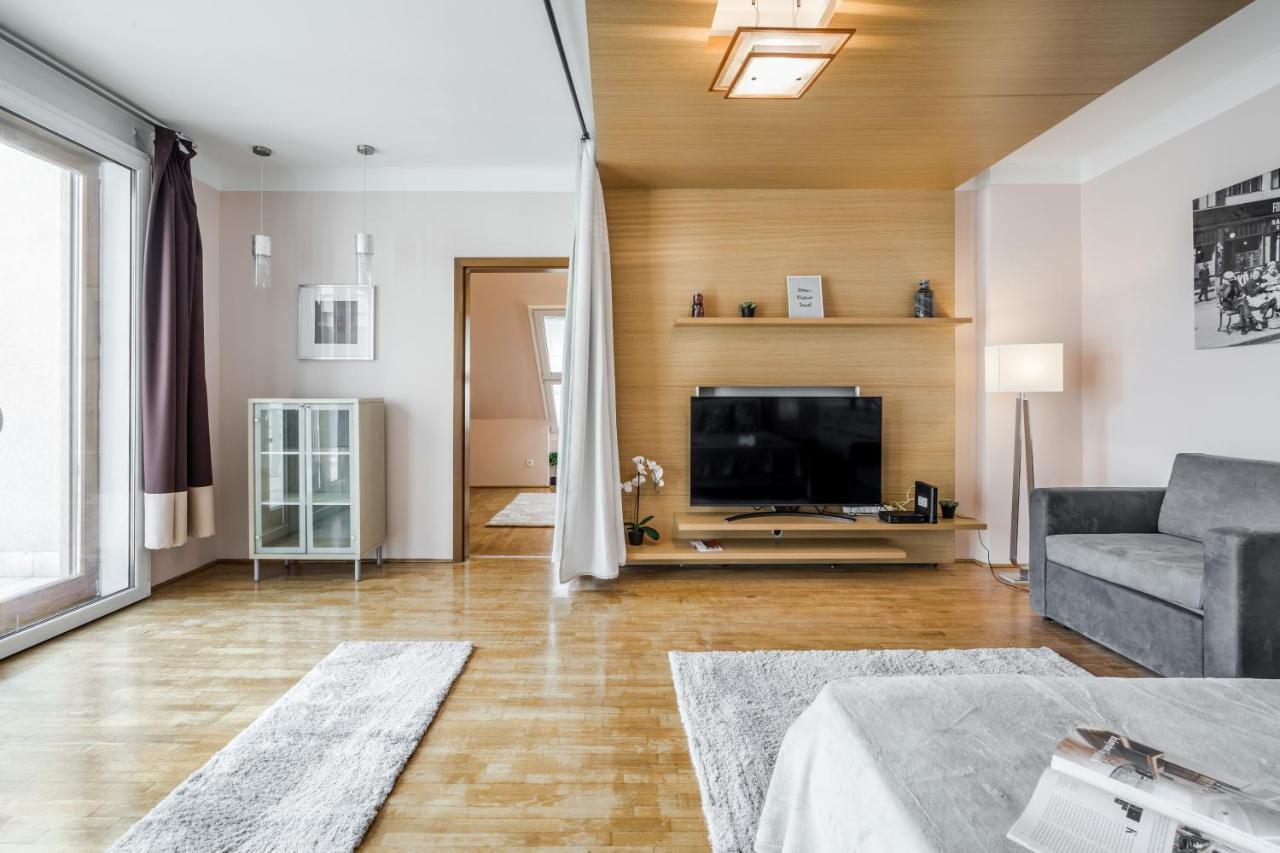 Bpr Timber Loft Home With Balcony ブダペスト エクステリア 写真