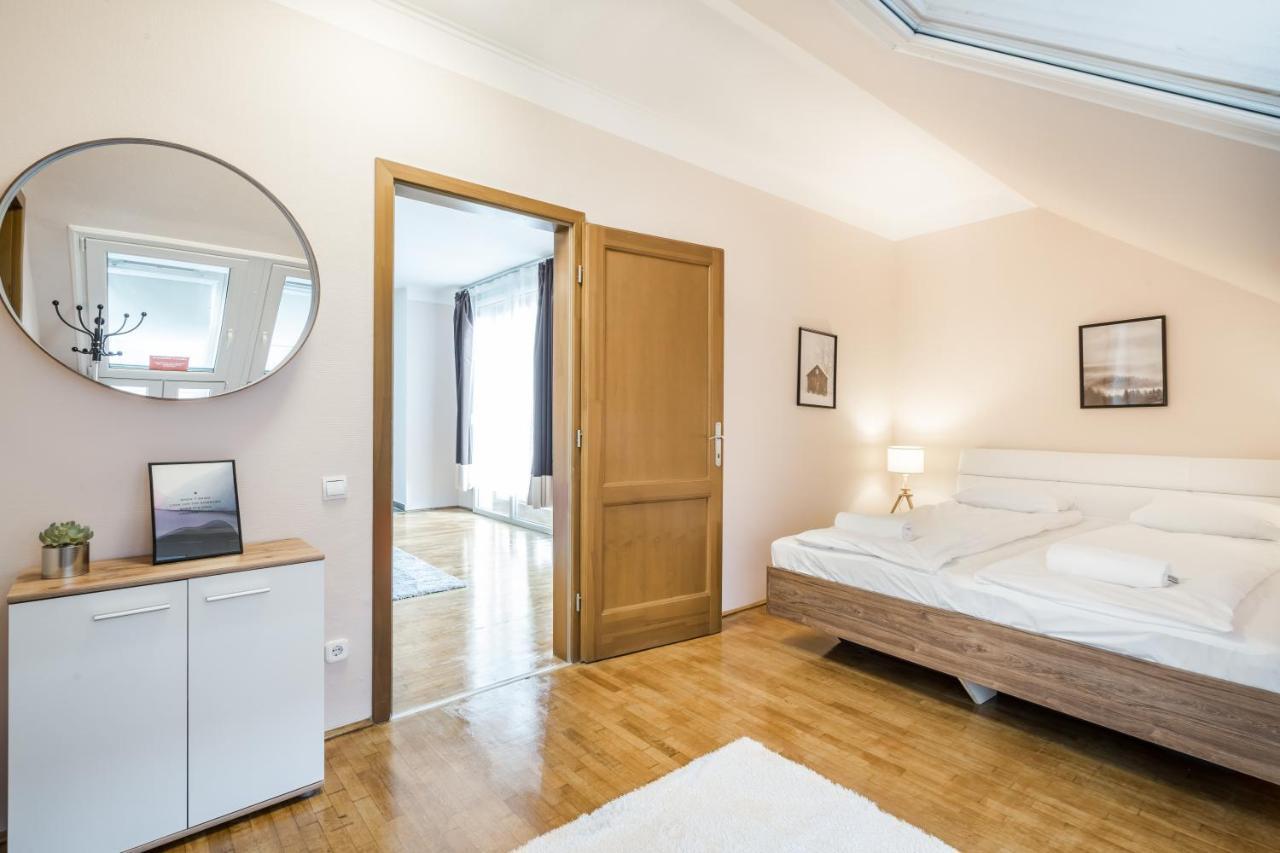 Bpr Timber Loft Home With Balcony ブダペスト エクステリア 写真